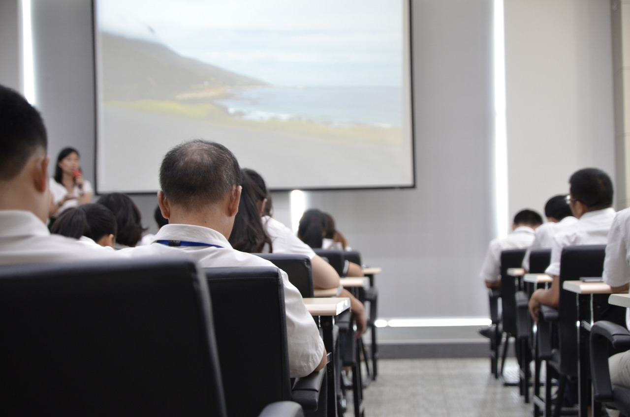 大学生兼职，时间与精力的权衡与考量——是否应该兼职的探讨